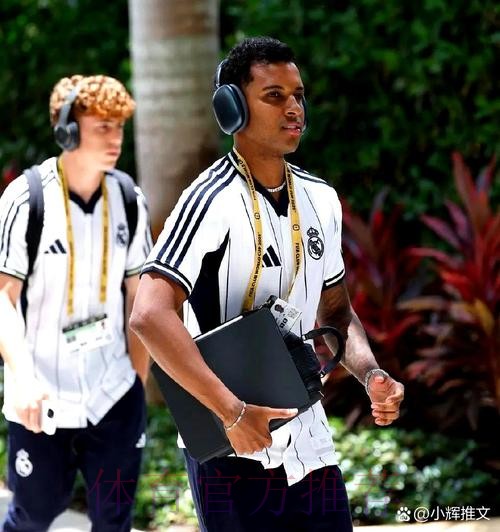 引进姆巴佩告吹 皇马评估签下米兰前锋莱奥的可能 引进姆巴佩告吹 皇马评估签下米兰前锋莱奥的可能